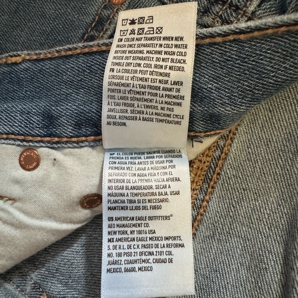 AE Size 8. High-rise Short Length Baggy Jean. - Picture 8 of 12